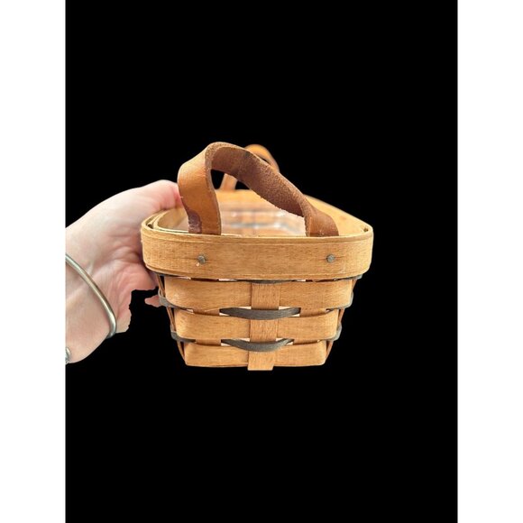 VINTAGE 1991 LONGABERGER 12" BREAD BASKET Leather Handles, Protector Signed - Picture 3 of 12